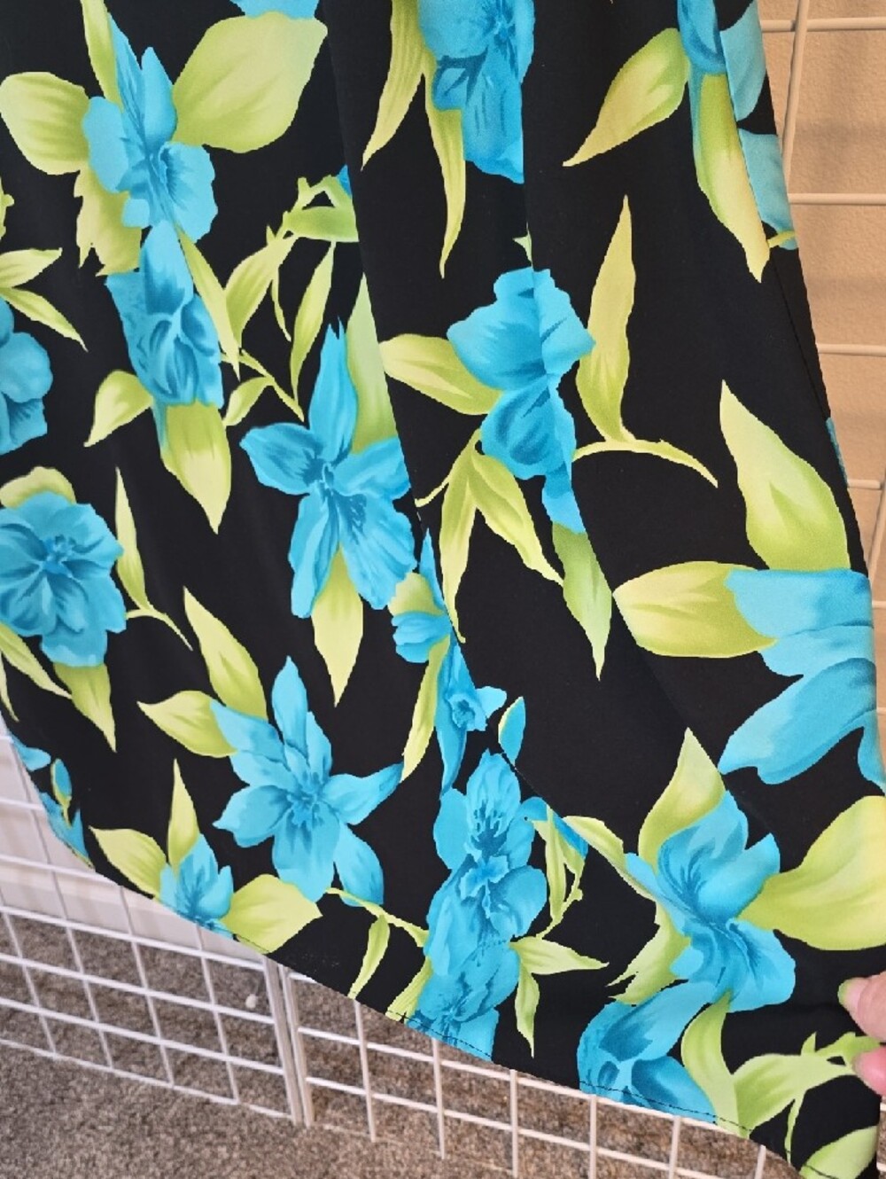 Studio I Black Midi Dress with Blue & Lime Tropical Floral Print Size 18W - Picture 5 of 11